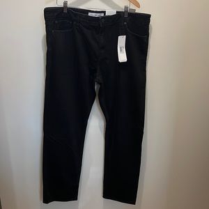 NEW w/TAGS! Mens Black Calvin Klein Jeans. Fit: Slim Straight Fit. Size: 40Wx32L